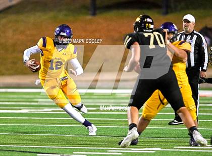 Thumbnail 2 in Buffalo vs. Rogers (UIL 3A D2 Regional Semifinals) photogallery.