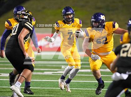 Thumbnail 3 in Buffalo vs. Rogers (UIL 3A D2 Regional Semifinals) photogallery.