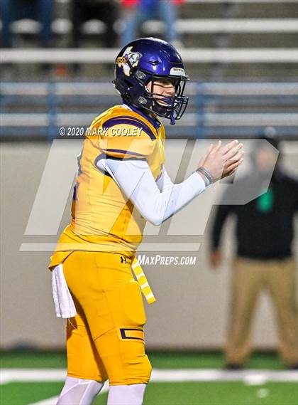 Thumbnail 2 in Buffalo vs. Rogers (UIL 3A D2 Regional Semifinals) photogallery.