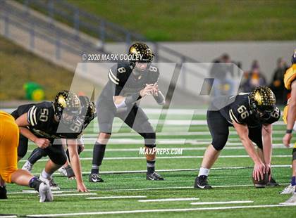 Thumbnail 3 in Buffalo vs. Rogers (UIL 3A D2 Regional Semifinals) photogallery.