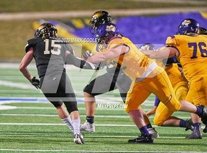 Thumbnail 3 in Buffalo vs. Rogers (UIL 3A D2 Regional Semifinals) photogallery.