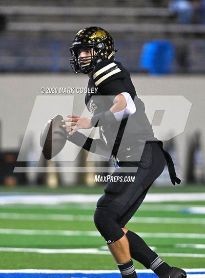 Thumbnail 2 in Buffalo vs. Rogers (UIL 3A D2 Regional Semifinals) photogallery.