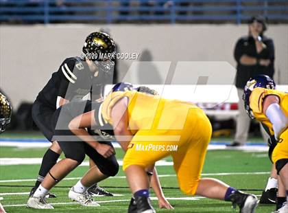Thumbnail 2 in Buffalo vs. Rogers (UIL 3A D2 Regional Semifinals) photogallery.