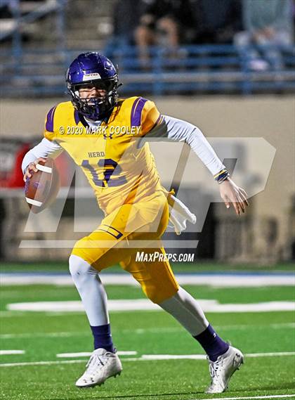 Thumbnail 2 in Buffalo vs. Rogers (UIL 3A D2 Regional Semifinals) photogallery.