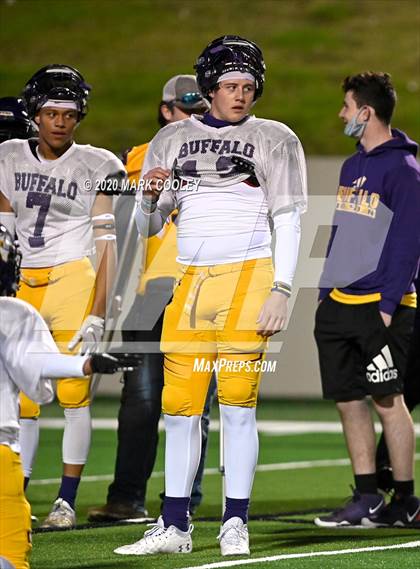 Thumbnail 1 in Buffalo vs. Rogers (UIL 3A D2 Regional Semifinals) photogallery.