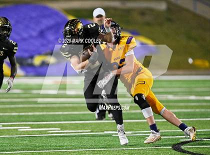 Thumbnail 3 in Buffalo vs. Rogers (UIL 3A D2 Regional Semifinals) photogallery.