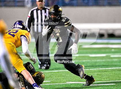 Thumbnail 3 in Buffalo vs. Rogers (UIL 3A D2 Regional Semifinals) photogallery.