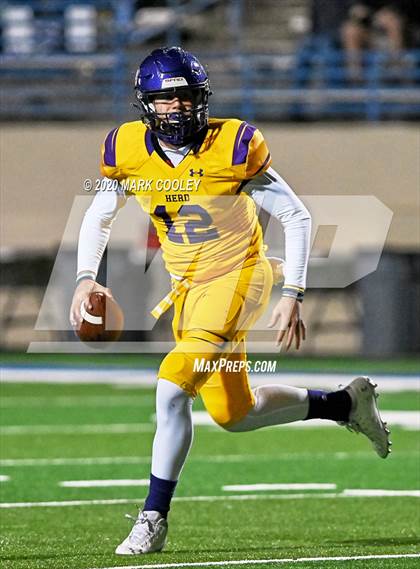 Thumbnail 3 in Buffalo vs. Rogers (UIL 3A D2 Regional Semifinals) photogallery.