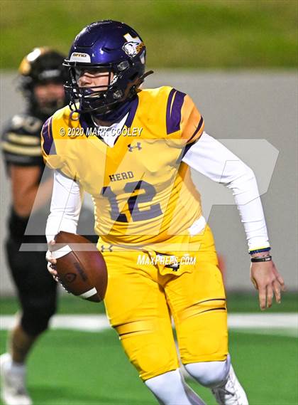 Thumbnail 3 in Buffalo vs. Rogers (UIL 3A D2 Regional Semifinals) photogallery.