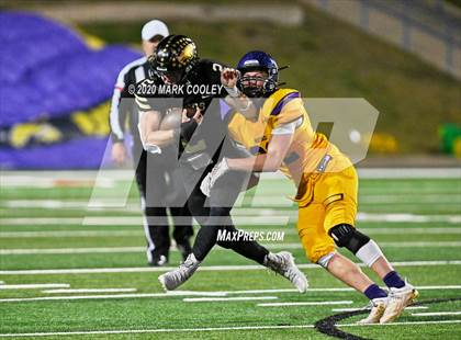 Thumbnail 2 in Buffalo vs. Rogers (UIL 3A D2 Regional Semifinals) photogallery.