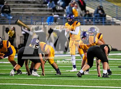 Thumbnail 3 in Buffalo vs. Rogers (UIL 3A D2 Regional Semifinals) photogallery.