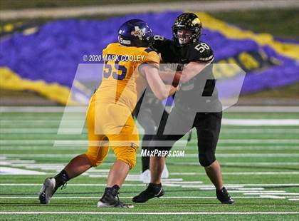 Thumbnail 3 in Buffalo vs. Rogers (UIL 3A D2 Regional Semifinals) photogallery.