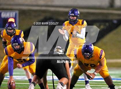 Thumbnail 3 in Buffalo vs. Rogers (UIL 3A D2 Regional Semifinals) photogallery.