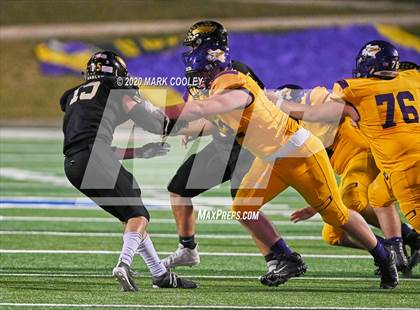 Thumbnail 2 in Buffalo vs. Rogers (UIL 3A D2 Regional Semifinals) photogallery.