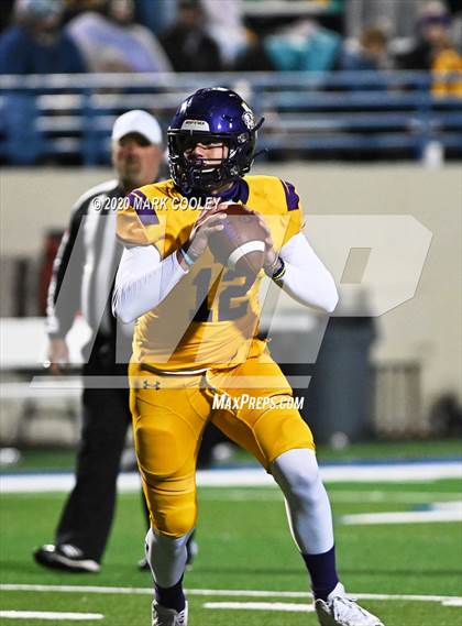 Thumbnail 3 in Buffalo vs. Rogers (UIL 3A D2 Regional Semifinals) photogallery.