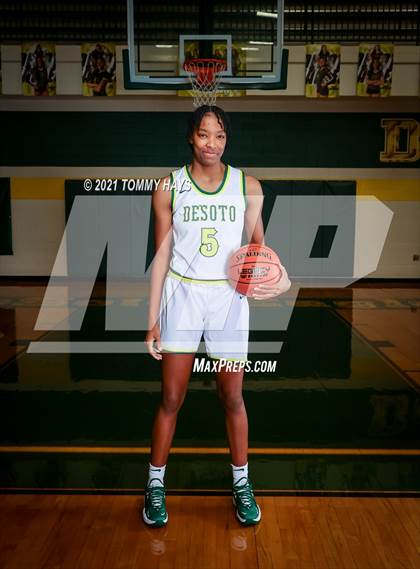 Thumbnail 1 in DeSoto (Preseason Photo Shoot) photogallery.