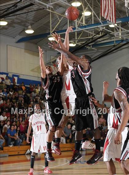 Thumbnail 3 in Salesian vs. St. Mary's (CIF NorCal D4 Final) photogallery.