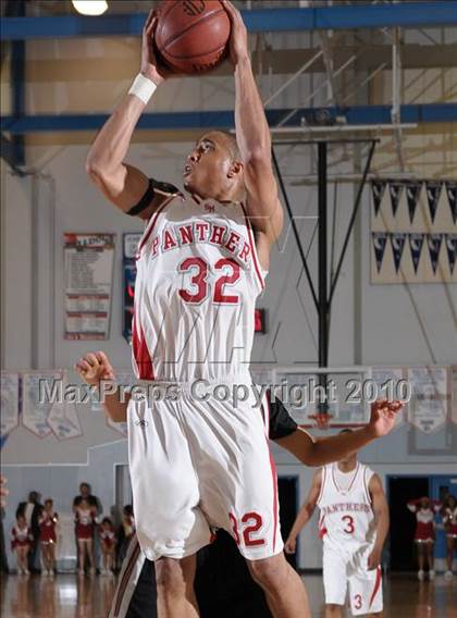 Thumbnail 3 in Salesian vs. St. Mary's (CIF NorCal D4 Final) photogallery.