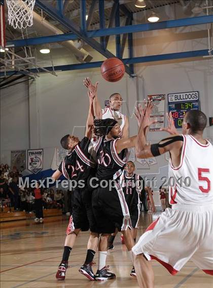 Thumbnail 3 in Salesian vs. St. Mary's (CIF NorCal D4 Final) photogallery.