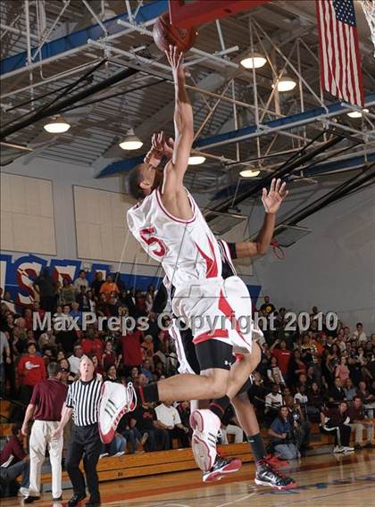 Thumbnail 2 in Salesian vs. St. Mary's (CIF NorCal D4 Final) photogallery.
