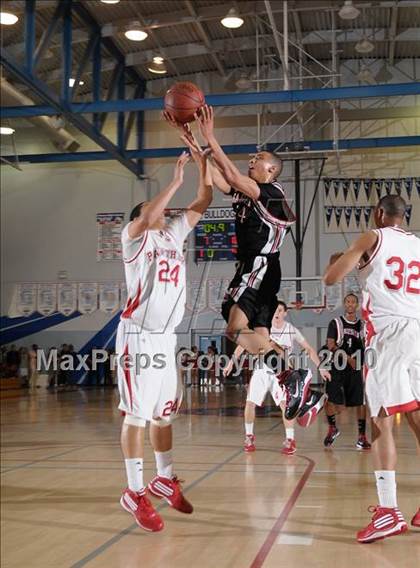 Thumbnail 2 in Salesian vs. St. Mary's (CIF NorCal D4 Final) photogallery.