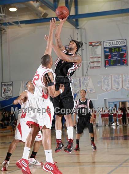 Thumbnail 2 in Salesian vs. St. Mary's (CIF NorCal D4 Final) photogallery.