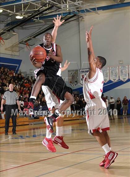 Thumbnail 2 in Salesian vs. St. Mary's (CIF NorCal D4 Final) photogallery.