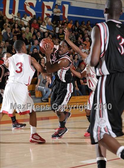 Thumbnail 2 in Salesian vs. St. Mary's (CIF NorCal D4 Final) photogallery.
