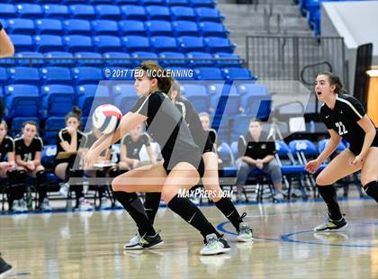 Thumbnail 2 in Bentonville vs. Fayetteville (AAA 7A 3rd Round Playoff) photogallery.
