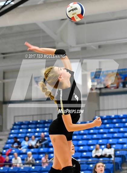 Thumbnail 1 in Bentonville vs. Fayetteville (AAA 7A 3rd Round Playoff) photogallery.