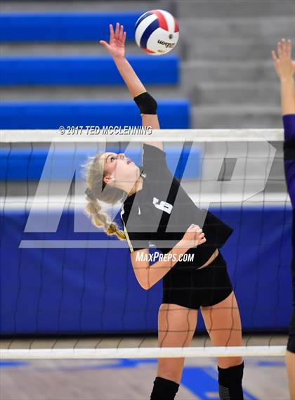 Thumbnail 2 in Bentonville vs. Fayetteville (AAA 7A 3rd Round Playoff) photogallery.