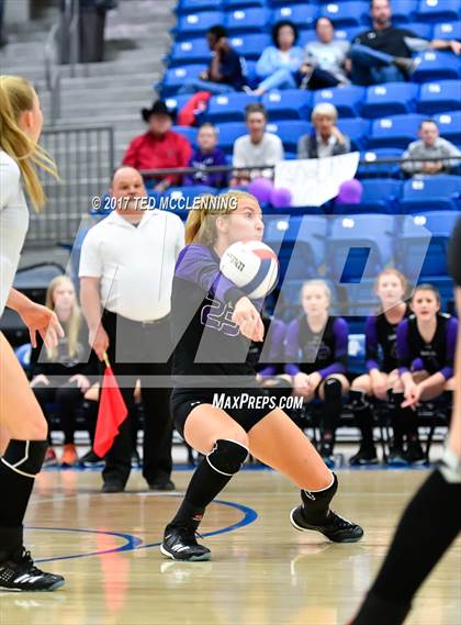 Thumbnail 3 in Bentonville vs. Fayetteville (AAA 7A 3rd Round Playoff) photogallery.