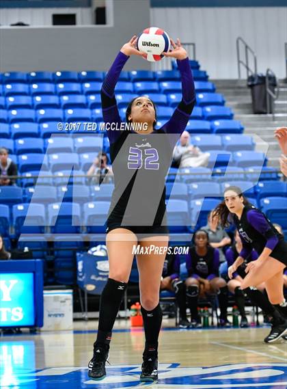Thumbnail 1 in Bentonville vs. Fayetteville (AAA 7A 3rd Round Playoff) photogallery.