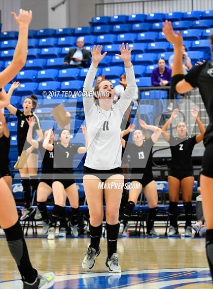 Thumbnail 2 in Bentonville vs. Fayetteville (AAA 7A 3rd Round Playoff) photogallery.