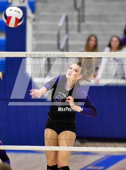 Thumbnail 2 in Bentonville vs. Fayetteville (AAA 7A 3rd Round Playoff) photogallery.
