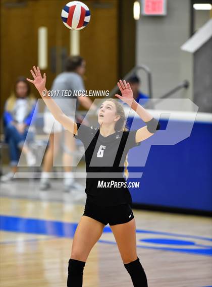 Thumbnail 2 in Bentonville vs. Fayetteville (AAA 7A 3rd Round Playoff) photogallery.