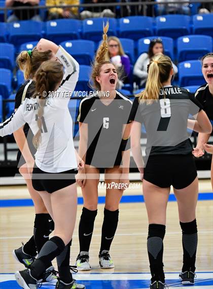 Thumbnail 2 in Bentonville vs. Fayetteville (AAA 7A 3rd Round Playoff) photogallery.
