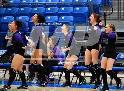 Thumbnail 3 in Bentonville vs. Fayetteville (AAA 7A 3rd Round Playoff) photogallery.