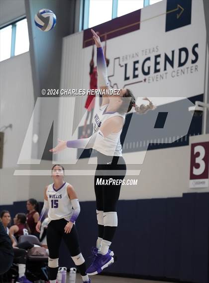 Thumbnail 2 in Klein Cain vs. Willis (Legends Invitational) photogallery.