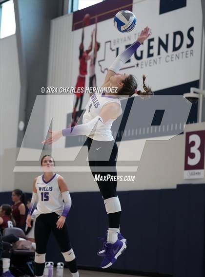 Thumbnail 3 in Klein Cain vs. Willis (Legends Invitational) photogallery.