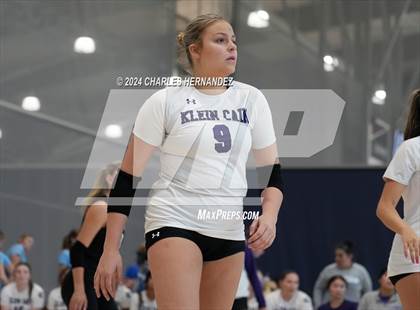 Thumbnail 3 in Klein Cain vs. Willis (Legends Invitational) photogallery.