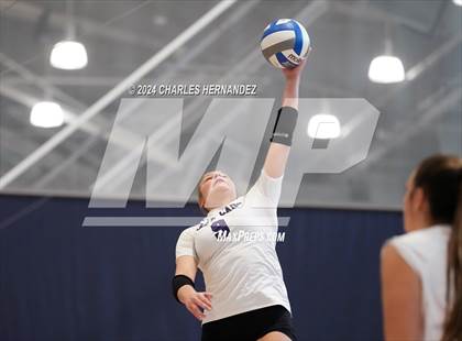 Thumbnail 3 in Klein Cain vs. Willis (Legends Invitational) photogallery.