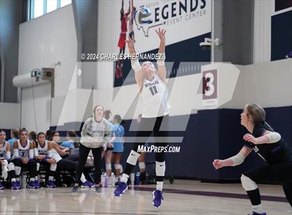 Thumbnail 3 in Klein Cain vs. Willis (Legends Invitational) photogallery.