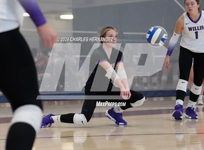 Thumbnail 3 in Klein Cain vs. Willis (Legends Invitational) photogallery.