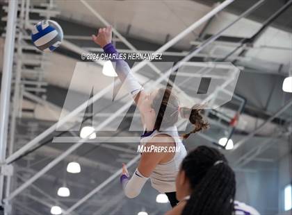Thumbnail 3 in Klein Cain vs. Willis (Legends Invitational) photogallery.