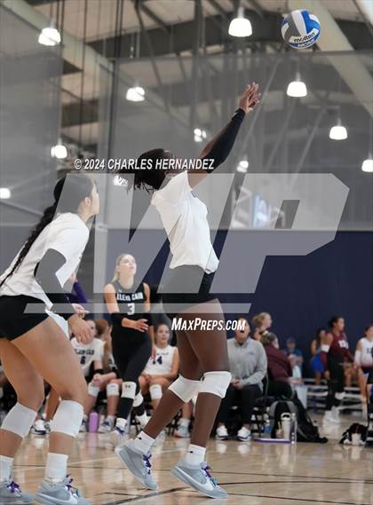Thumbnail 3 in Klein Cain vs. Willis (Legends Invitational) photogallery.