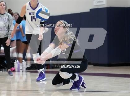 Thumbnail 2 in Klein Cain vs. Willis (Legends Invitational) photogallery.