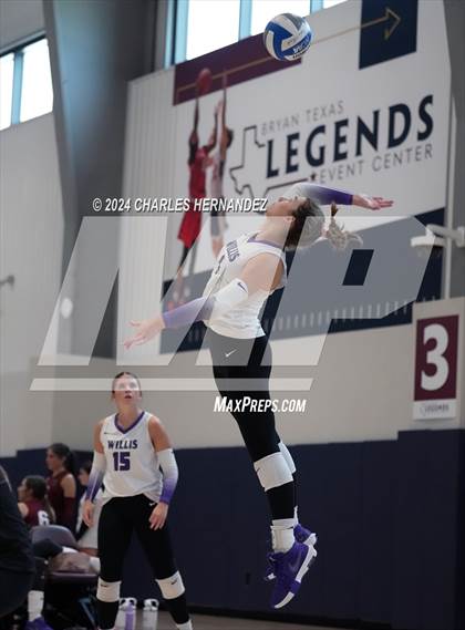 Thumbnail 2 in Klein Cain vs. Willis (Legends Invitational) photogallery.