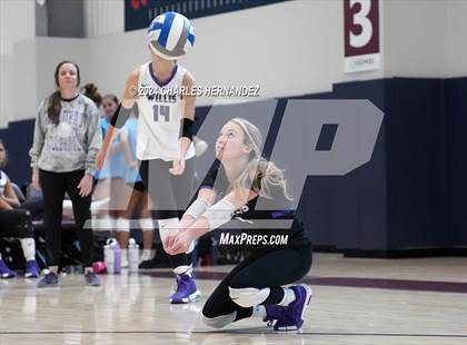 Thumbnail 3 in Klein Cain vs. Willis (Legends Invitational) photogallery.