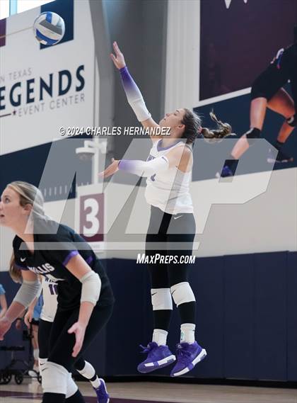 Thumbnail 1 in Klein Cain vs. Willis (Legends Invitational) photogallery.
